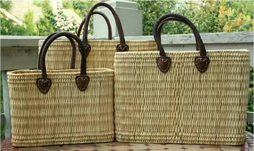 Large Natural Straw Handbag with a colored handle image 1
